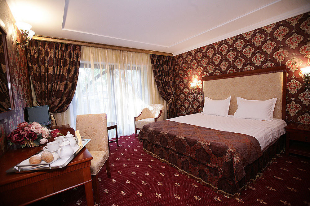 Hotel La Castel Iasi Exterior foto