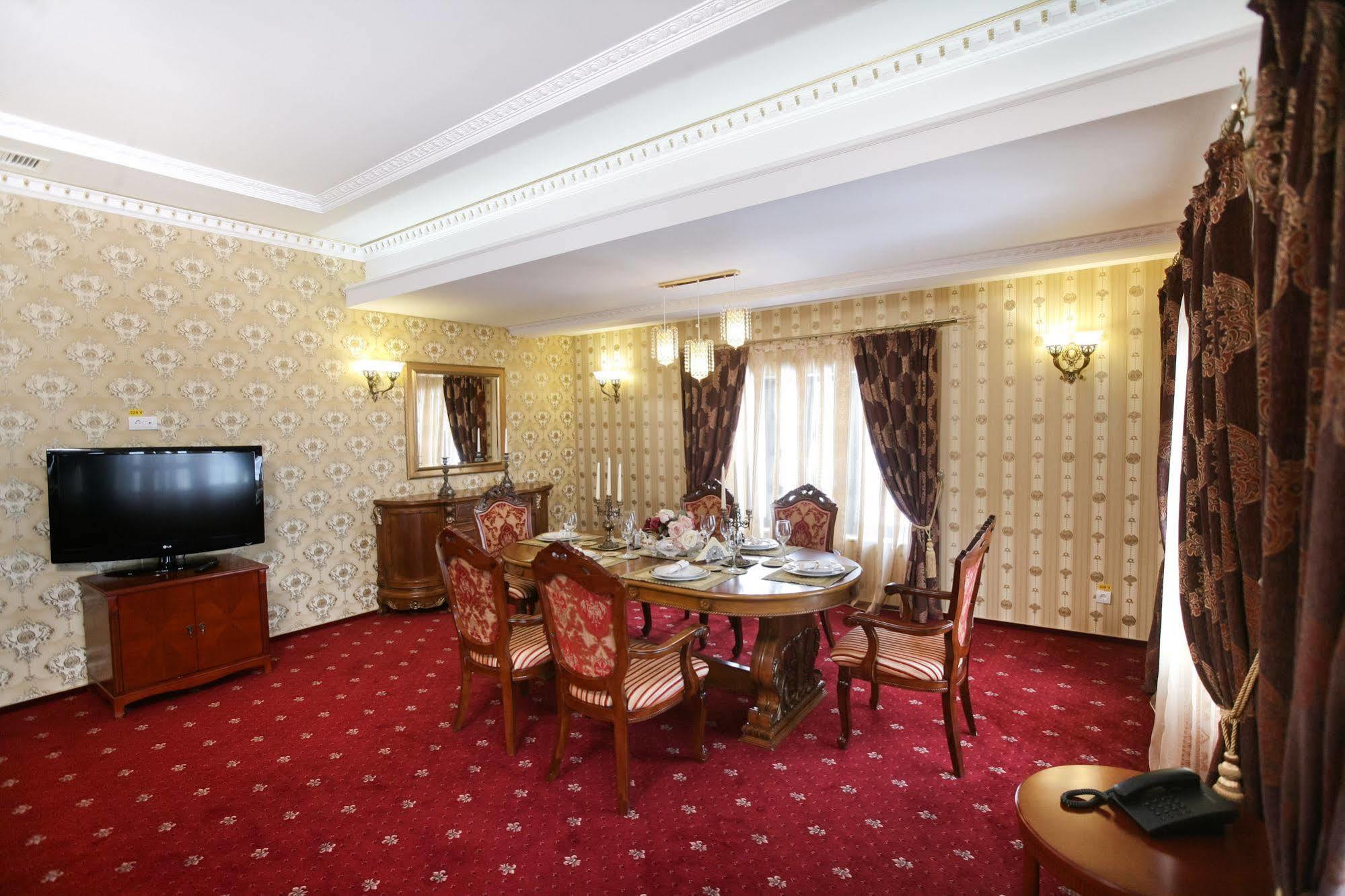 Hotel La Castel Iasi Exterior foto