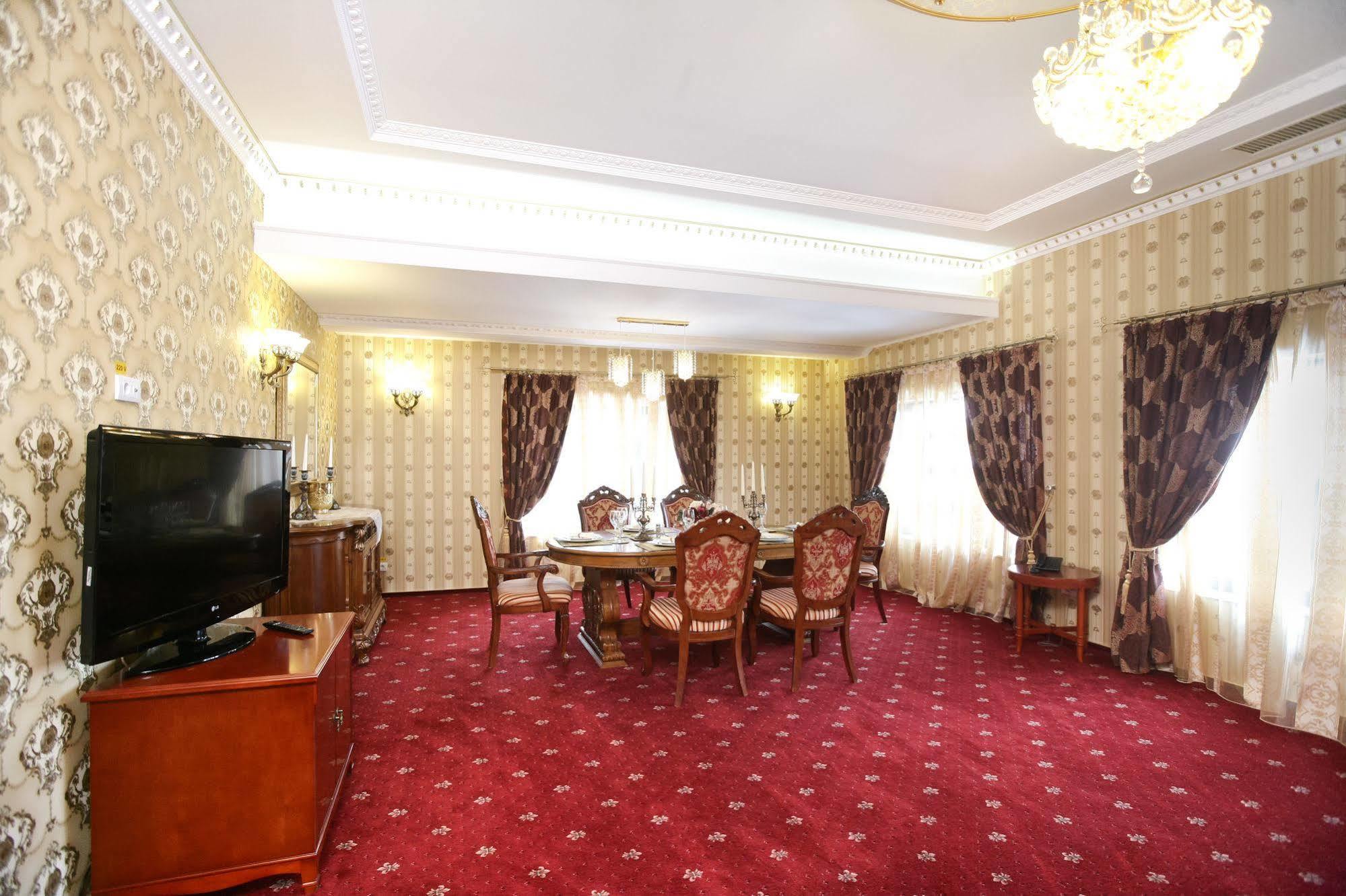 Hotel La Castel Iasi Exterior foto