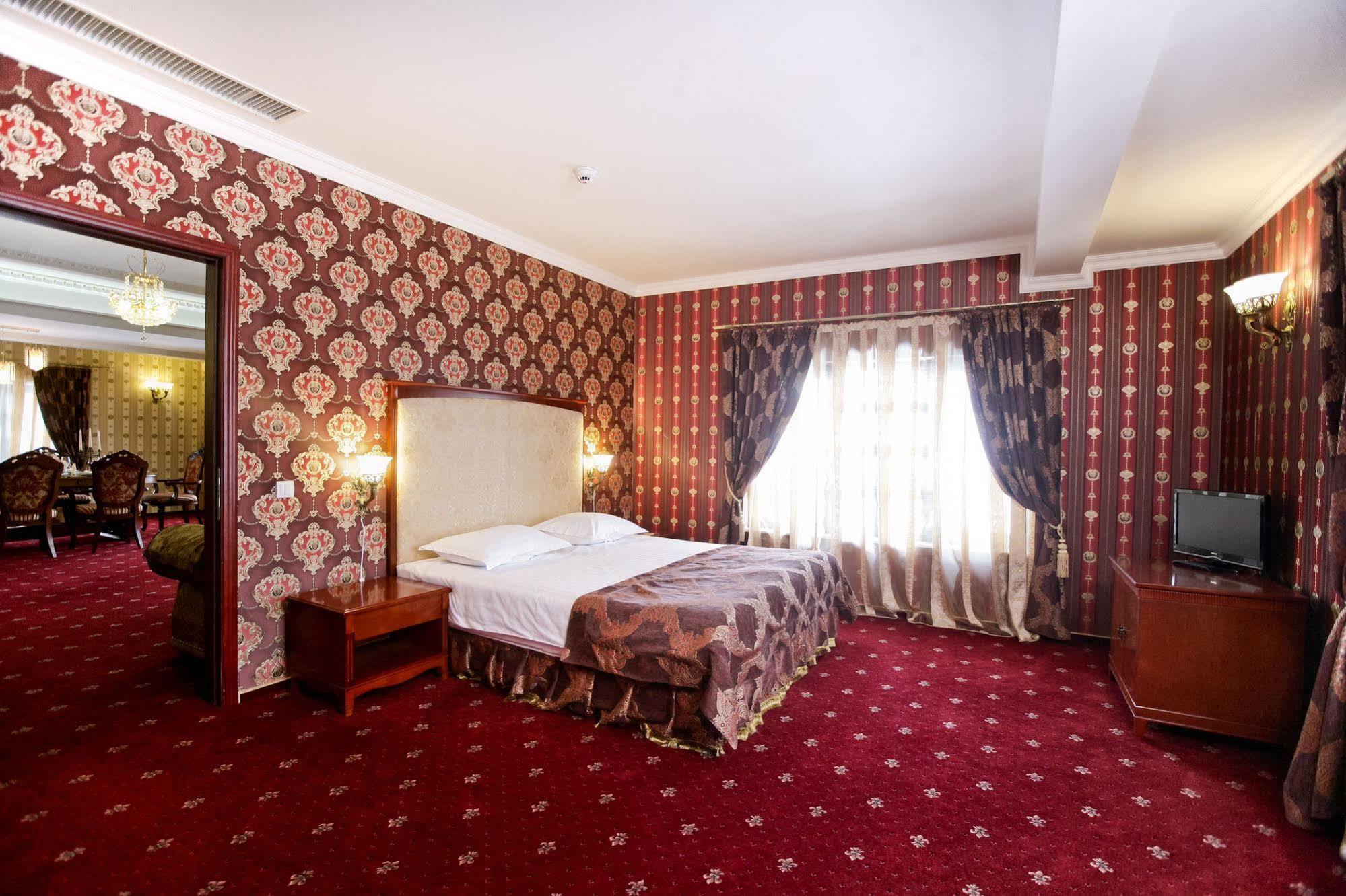 Hotel La Castel Iasi Exterior foto